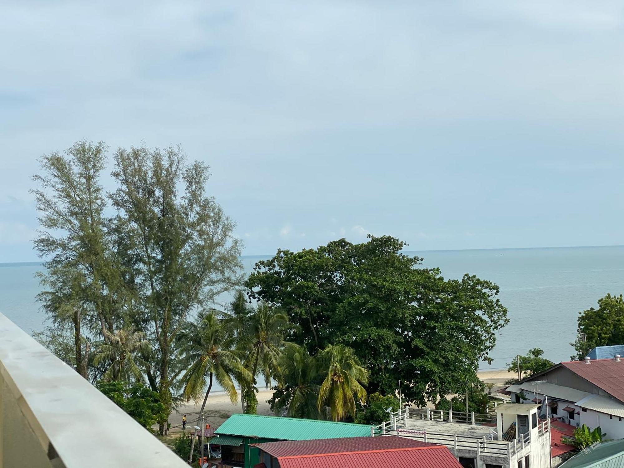 By The Sea @ Cozy Beachfront Home Batu Feringgi Εξωτερικό φωτογραφία